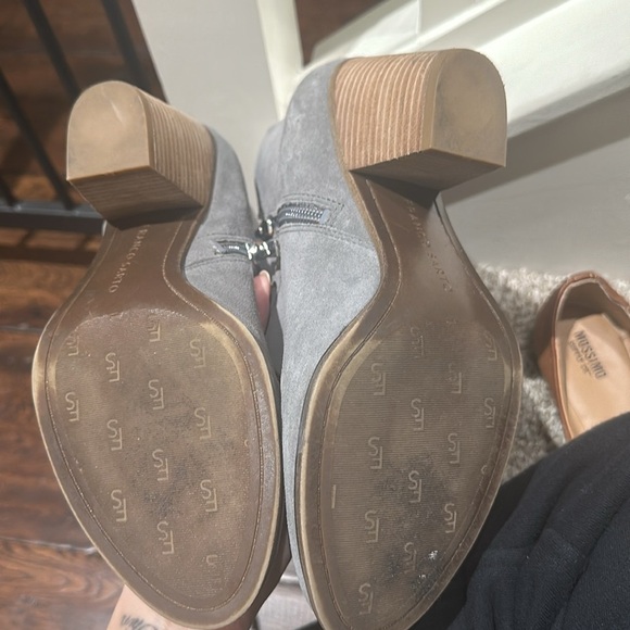 Franco Sarto Domino Ankle Boots Suede Leather
Block Heel Gray Sz 7 - Picture 9 of 9